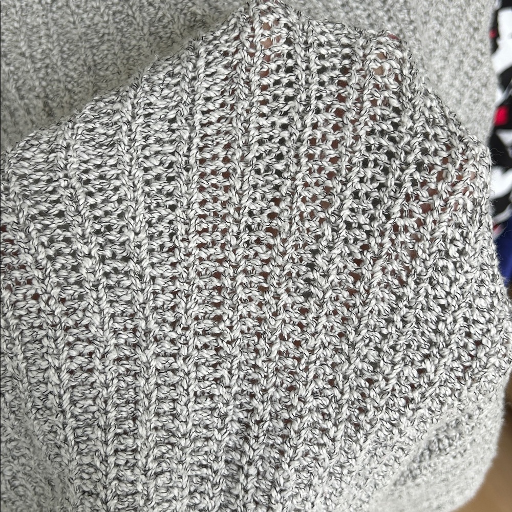 Brandy Melville Light Gray Knit Sweater - Picture 7 of 7